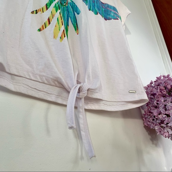 Front Tie Parrot Shirt - Picture 4 of 7